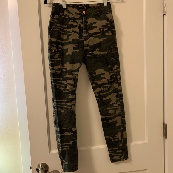 Forever 21 Denim - Camouflage cargo pants